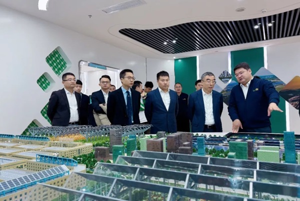 華為董事長梁華一行蒞臨信義集團(tuán)，深入探討智能化合作交流